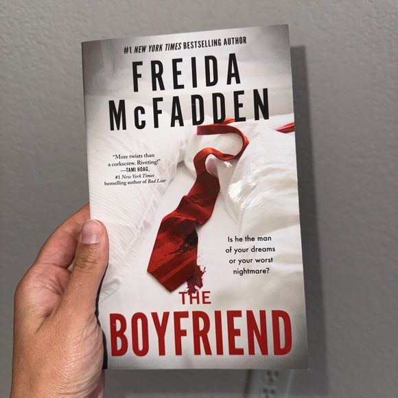 Freida McFadden Thriller Book Set - Picture 9 of 16